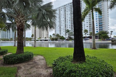 Condominio en alquiler en Sunny Isles Beach, Florida, 1 dormitorio, 65.5 m2 № 1948239 - foto 27