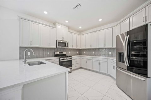 House in Bradenton, Florida 4 bedrooms, 272.3 sq.m. № 1856397 - photo 5