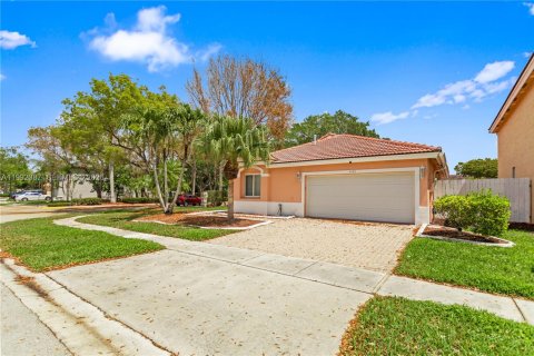 Casa en venta en Miramar, Florida, 3 dormitorios, 134.89 m2 № 2056665 - foto 1