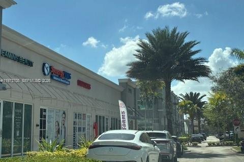 Commercial property in Miramar, Florida № 2033339 - photo 4