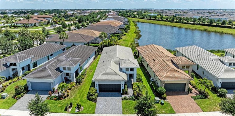 House in Bradenton, Florida 2 bedrooms, 172.05 sq.m. № 2238953