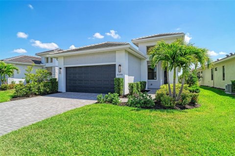 House in Bradenton, Florida 2 bedrooms, 172.05 sq.m. № 2238953 - photo 2