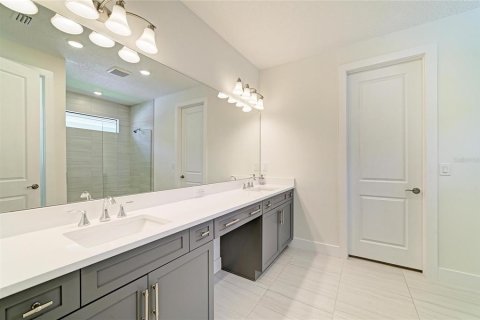 House in Bradenton, Florida 2 bedrooms, 172.05 sq.m. № 2238953 - photo 8