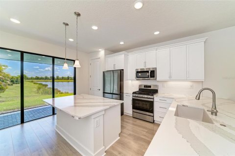 House in Bradenton, Florida 2 bedrooms, 172.05 sq.m. № 2238953 - photo 4