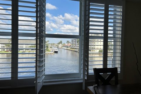 Condo in Fort Lauderdale, Florida, 2 bedrooms  № 1132658 - photo 1