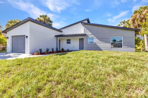 House in North Port, Florida 4 bedrooms, 135.54 sq.m. № 1818903 - photo 4