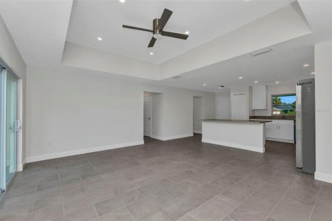 House in North Port, Florida 4 bedrooms, 135.54 sq.m. № 1818903 - photo 17