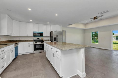 House in North Port, Florida 4 bedrooms, 135.54 sq.m. № 1818903 - photo 8