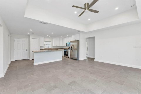 House in North Port, Florida 4 bedrooms, 135.54 sq.m. № 1818903 - photo 15