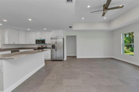 House in North Port, Florida 4 bedrooms, 135.54 sq.m. № 1818903 - photo 14