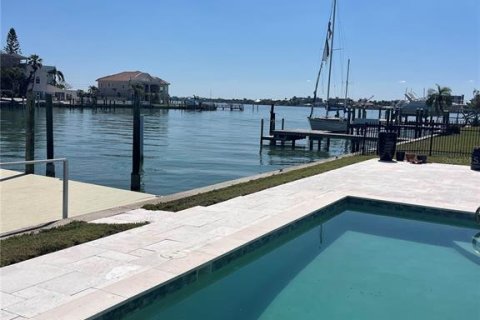 Casa en Treasure Island, Florida 3 dormitorios, 224.45 m2 № 2099614