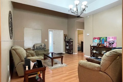 House in Homestead, Florida 4 bedrooms, 175.49 sq.m. № 1874720 - photo 5