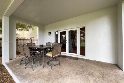 House in Homestead, Florida 4 bedrooms, 175.49 sq.m. № 1874720 - photo 15