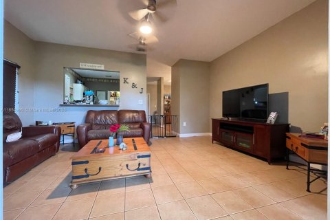 House in Homestead, Florida 4 bedrooms, 175.49 sq.m. № 1874720 - photo 9