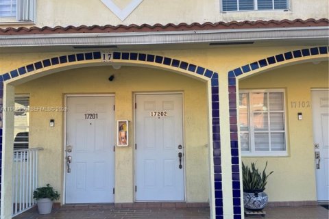 Кондоминиум с 2 спальнями в Хайалиа Гарденс, Флорида № 2025548