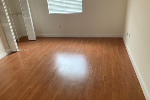 Купить кондоминиум в Хайалиа Гарденс, Флорида 2 спальни, 80.82м2, № 2025548 - фото 4