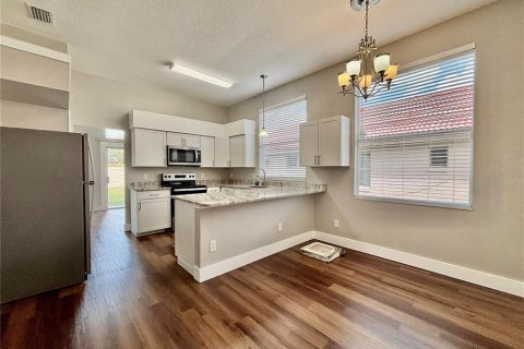 Casa en alquiler en Kissimmee, Florida, 3 dormitorios, 179.67 m2 № 1907812 - foto 5
