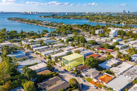 Commercial property in Miami Beach, Florida № 2008914