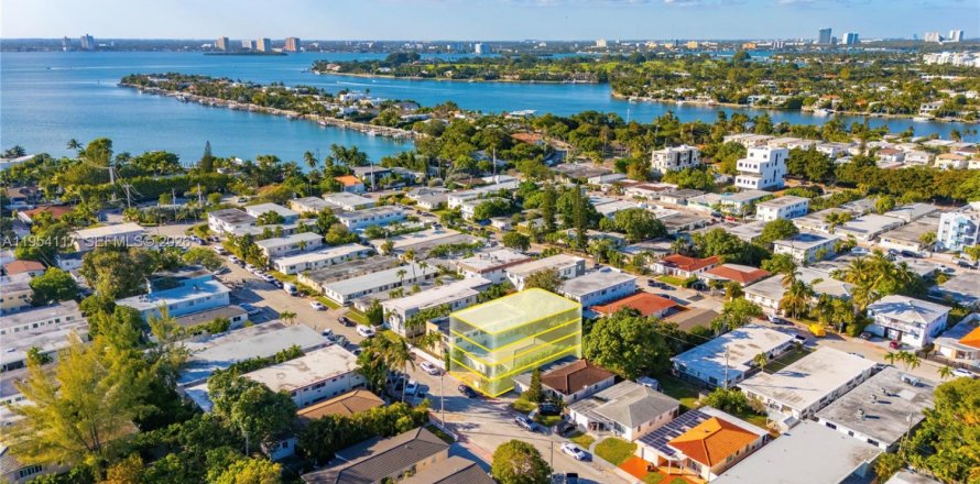 Commercial property in Miami Beach, Florida № 2008914