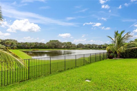 House in Cooper City, Florida 5 bedrooms, 300.45 sq.m. № 1663454 - photo 10