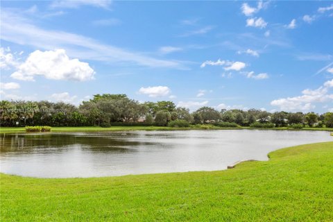 House in Cooper City, Florida 5 bedrooms, 300.45 sq.m. № 1663454 - photo 9