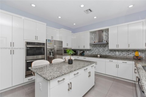 House in Cooper City, Florida 5 bedrooms, 300.45 sq.m. № 1663454 - photo 18