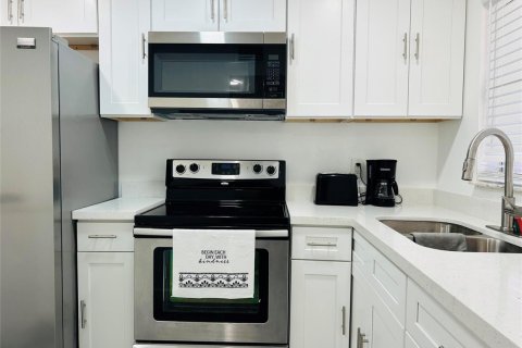 Condo in Sunrise, Florida, 2 bedrooms № 2182343