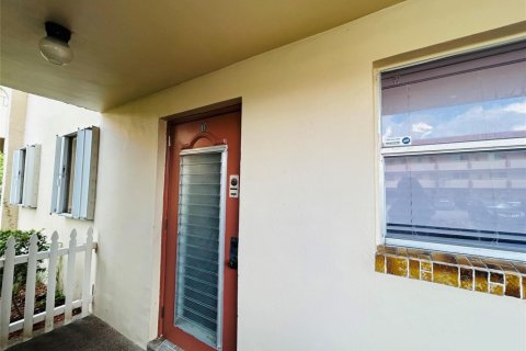 Condo in Sunrise, Florida, 2 bedrooms № 2182343 - photo 14