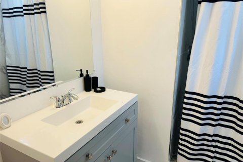 Condo in Sunrise, Florida, 2 bedrooms № 2182343 - photo 8