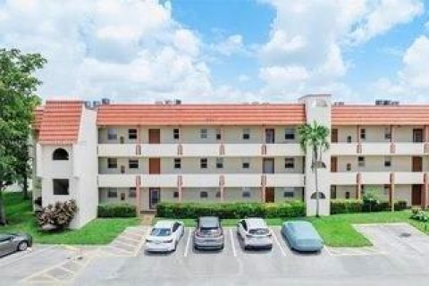 Condo in Sunrise, Florida, 2 bedrooms № 2182343 - photo 15