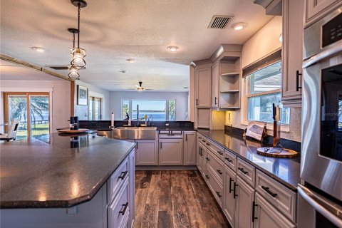 House in Winter Haven, Florida 4 bedrooms, 273.78 sq.m. № 1548680 - photo 4