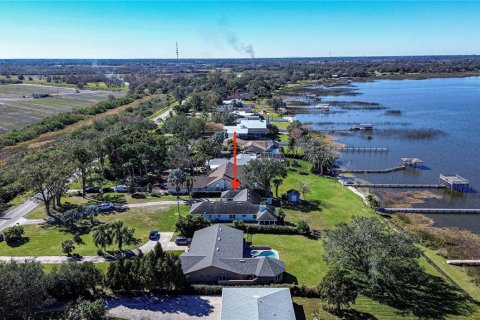 House in Winter Haven, Florida 4 bedrooms, 273.78 sq.m. № 1548680 - photo 2