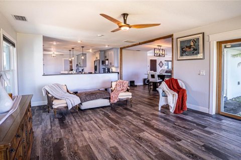 House in Winter Haven, Florida 4 bedrooms, 273.78 sq.m. № 1548680 - photo 19