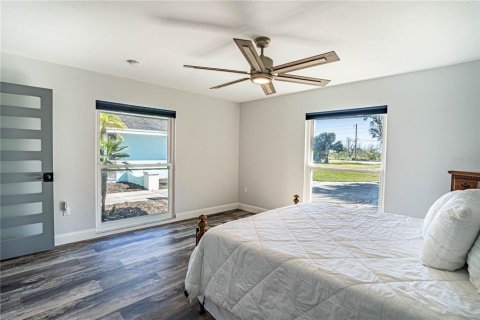 House in Winter Haven, Florida 4 bedrooms, 273.78 sq.m. № 1548680 - photo 25