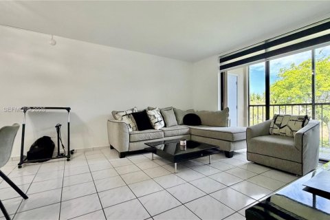 Apartment in Miami, Florida 1 bedroom, 65.5 sq.m. № 2077416 - photo 6