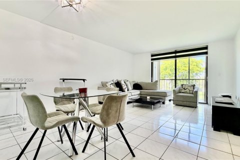 Apartment in Miami, Florida 1 bedroom, 65.5 sq.m. № 2077416 - photo 4