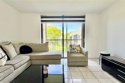 Apartment in Miami, Florida 1 bedroom, 65.5 sq.m. № 2077416 - photo 7