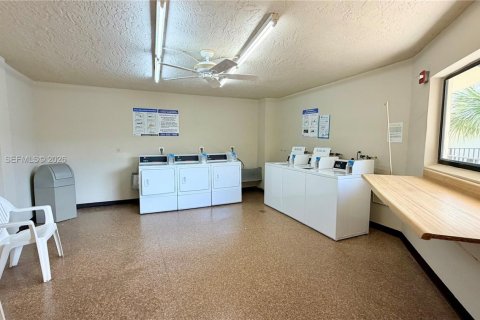 Apartment in Miami, Florida 1 bedroom, 65.5 sq.m. № 2077416 - photo 18