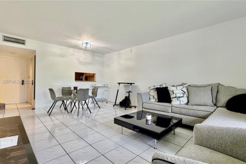 Apartment in Miami, Florida 1 bedroom, 65.5 sq.m. № 2077416 - photo 8