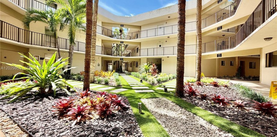 Apartment in Miami, Florida 1 bedroom, 65.5 sq.m. № 2077416