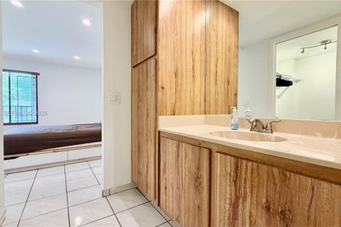 Apartment in Miami, Florida 1 bedroom, 65.5 sq.m. № 2077416 - photo 15