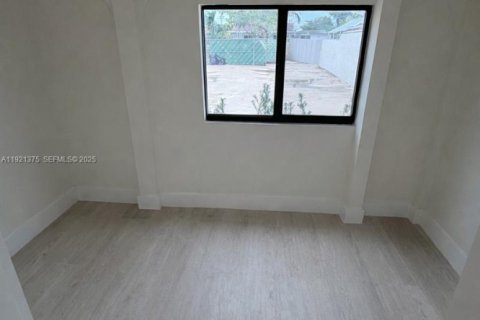 House in Miami, Florida 3 bedrooms, 98.38 sq.m. № 1986029 - photo 7