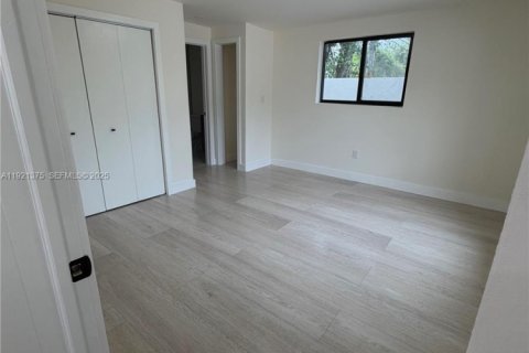 House in Miami, Florida 3 bedrooms, 98.38 sq.m. № 1986029 - photo 9