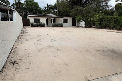 House in Miami, Florida 3 bedrooms, 98.38 sq.m. № 1986029 - photo 2