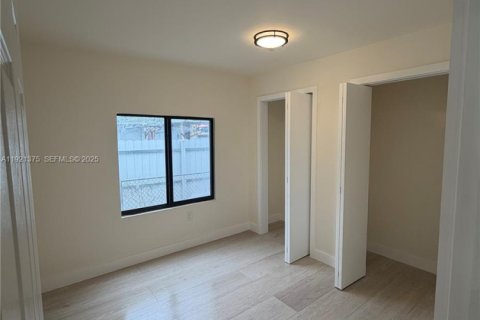 House in Miami, Florida 3 bedrooms, 98.38 sq.m. № 1986029 - photo 10