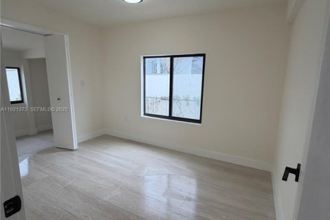 House in Miami, Florida 3 bedrooms, 98.38 sq.m. № 1986029 - photo 6