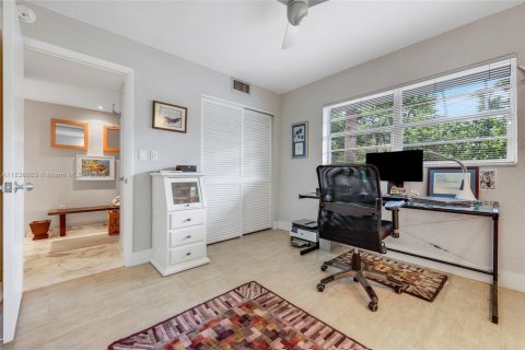 Condo in Miami, Florida, 2 bedrooms  № 1821650 - photo 24