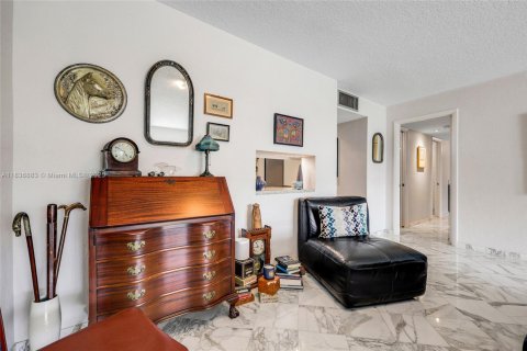 Condo in Miami, Florida, 2 bedrooms  № 1821650 - photo 12