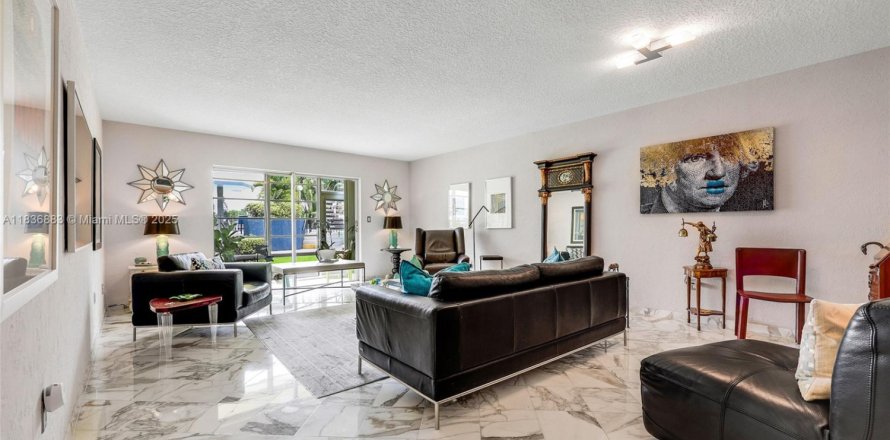 Condo in Miami, Florida, 2 bedrooms  № 1821650