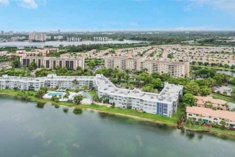 Condo in Miami, Florida, 2 bedrooms  № 1821650 - photo 5